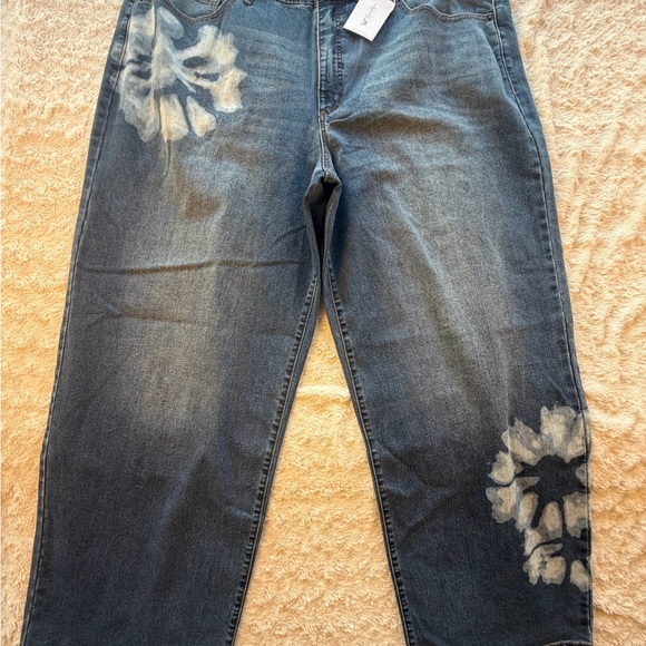 Jessica Simpson Denim - Jessica Simpson Blue Straight-Leg Jeans with Bleach Floral Details